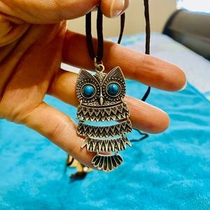 Very cute owl necklace (leather string)💕
